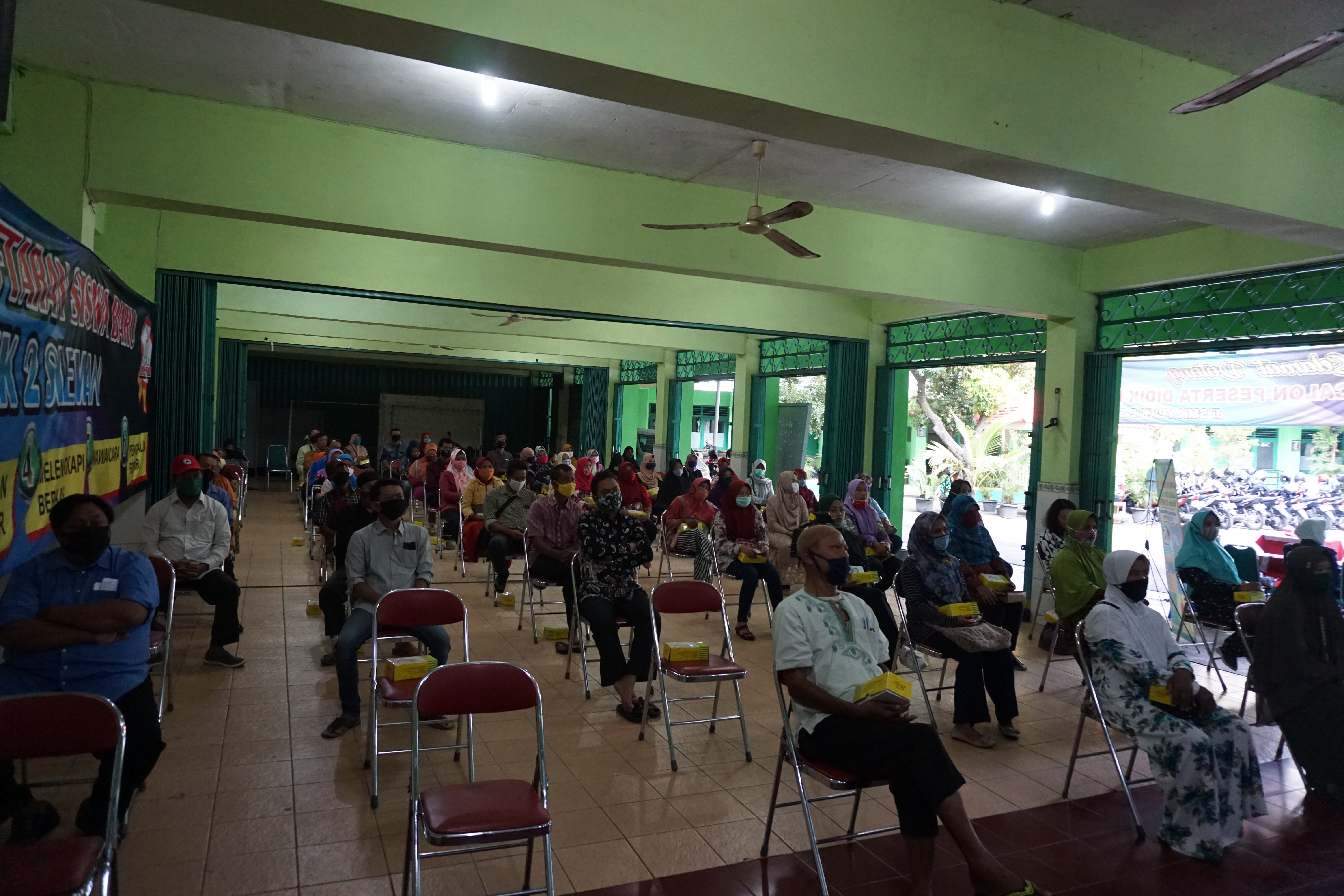 Penyerahan peserta didik bari ke sekolah