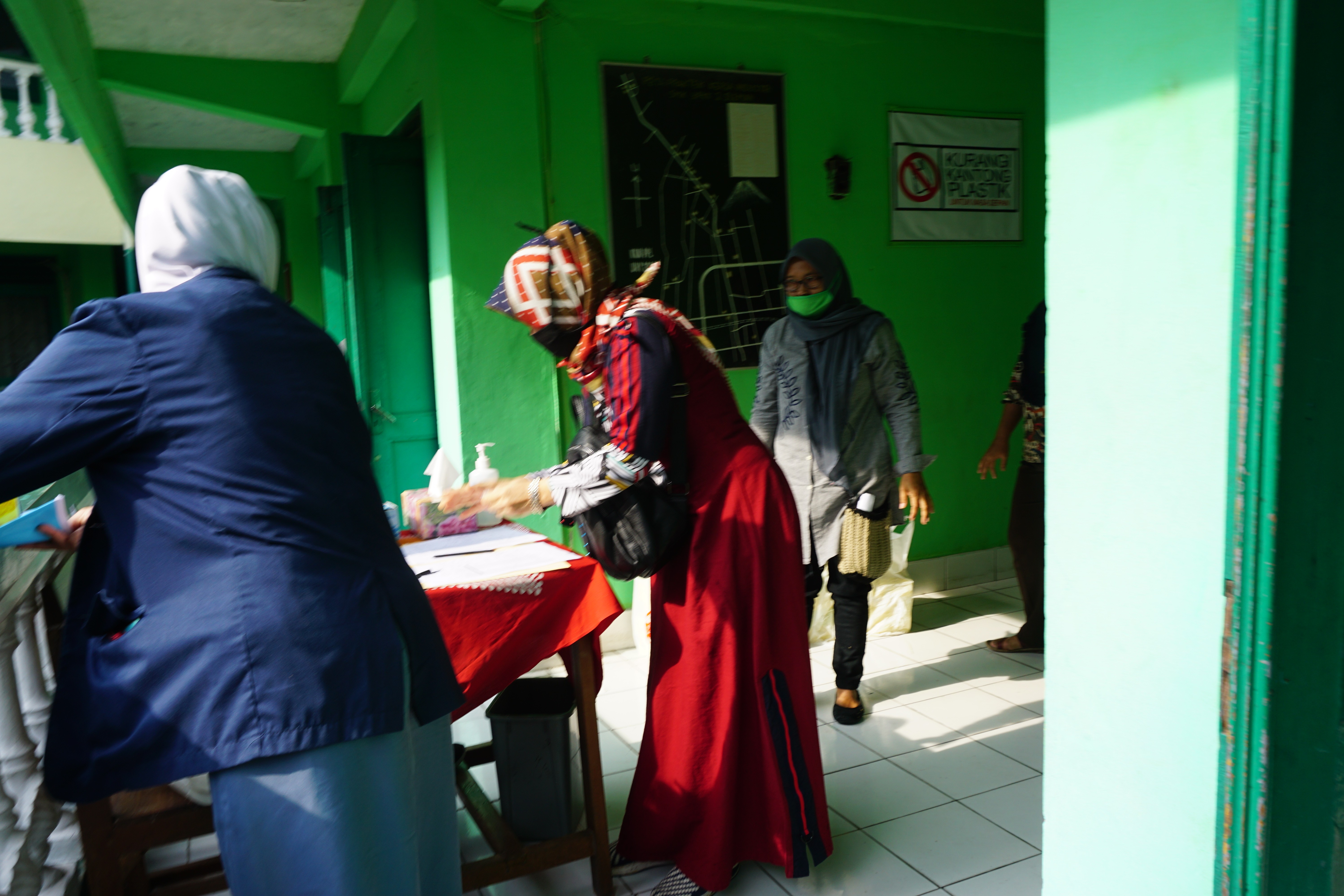 Penyerahan peserta didik bari ke sekolah