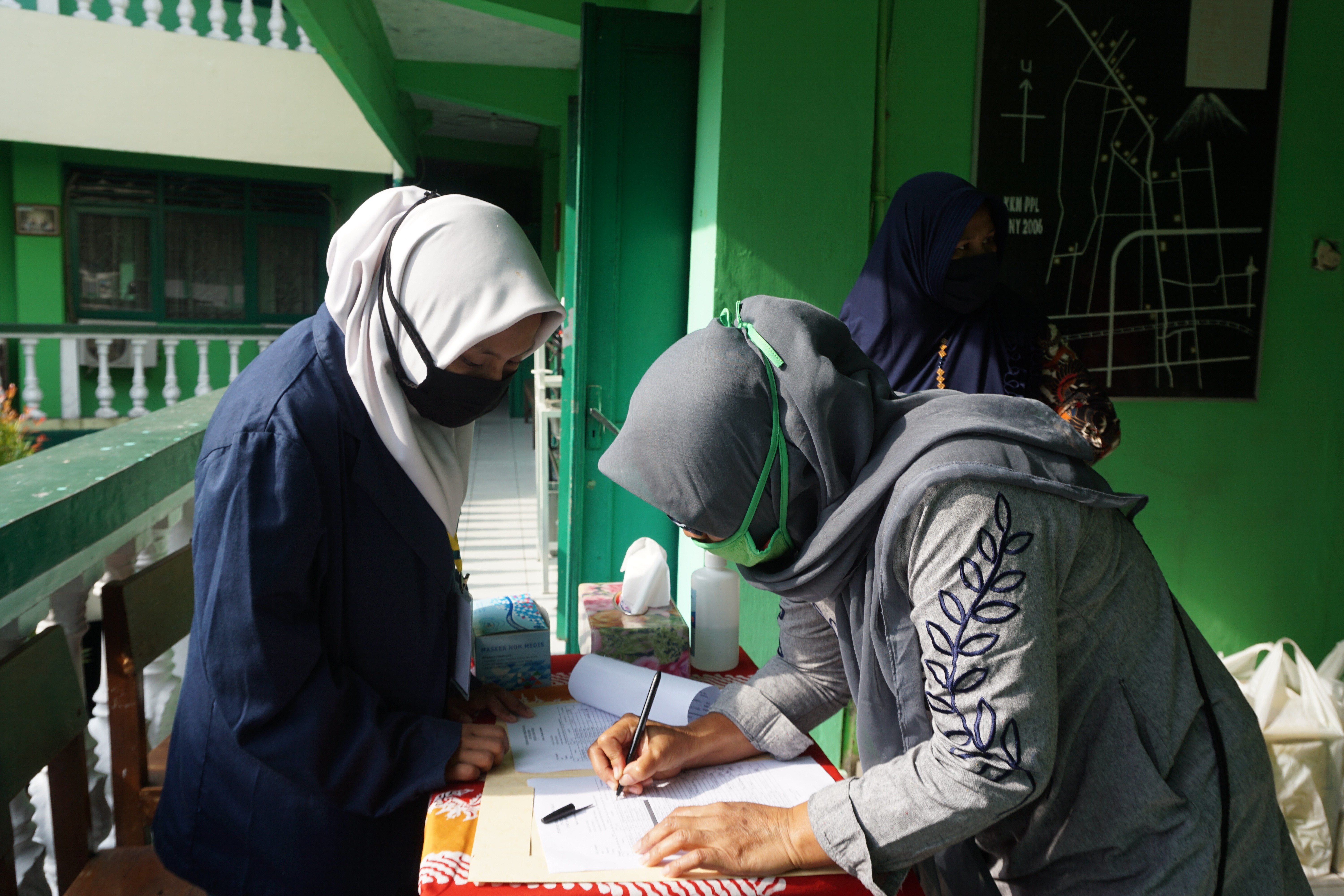 Penyerahan peserta didik bari ke sekolah