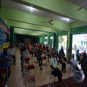 Penyerahan peserta didik bari ke sekolah
