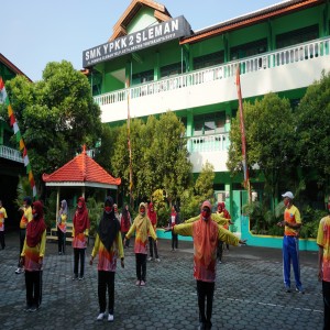 Jumat Sehat, SMK YPKK 2 SLEMAN Gelar Kegiatan Senam Bersama  Di Lapangan Sekolah