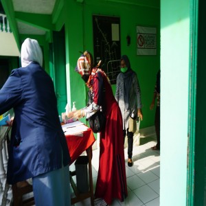 Penyerahan peserta didik bari ke sekolah