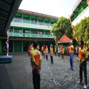 Jumat Sehat, SMK YPKK 2 SLEMAN Gelar Kegiatan Senam Bersama  Di Lapangan Sekolah